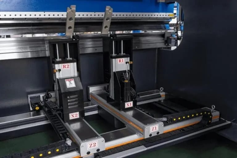 راهنمای انتخاب و خرید پرس برک CNC: بررسی تناژ، محورها و کاربردها در صنایع مختلف