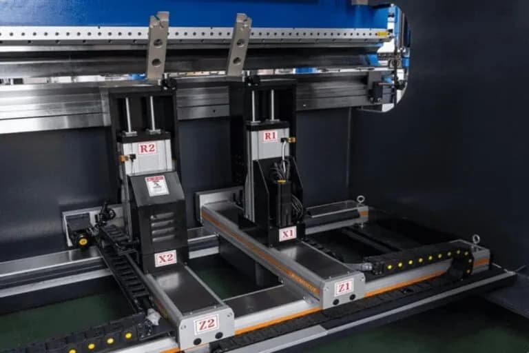 راهنمای انتخاب و خرید پرس برک CNC: بررسی تناژ، محورها و کاربردها در صنایع مختلف